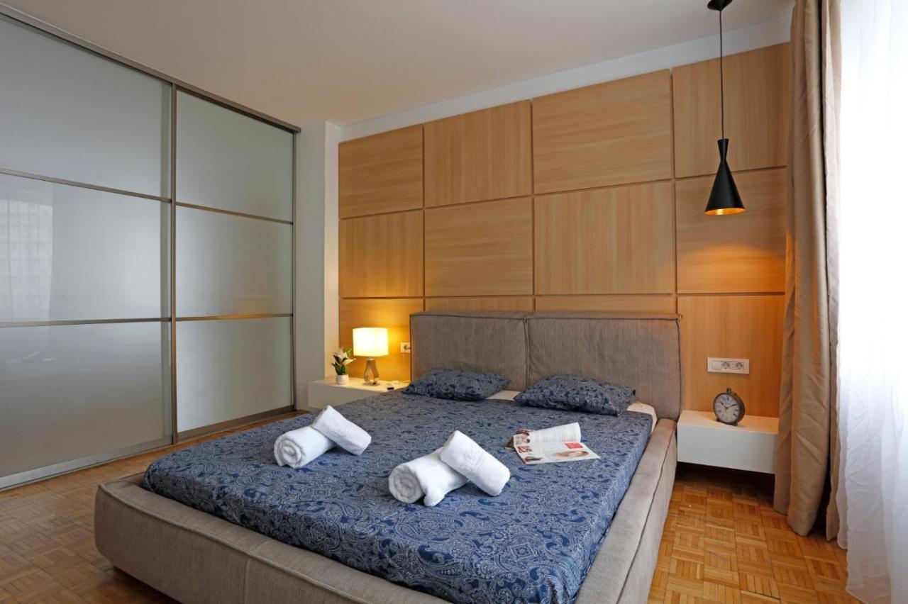 Lovely 2 Bedroom Apartment Near Old Town Bukarest Eksteriør billede