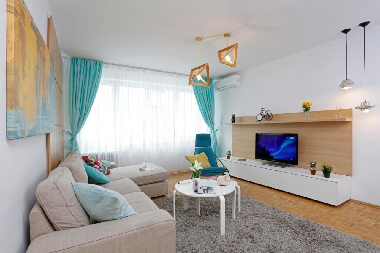 Lovely 2 Bedroom Apartment Near Old Town Bukarest Eksteriør billede
